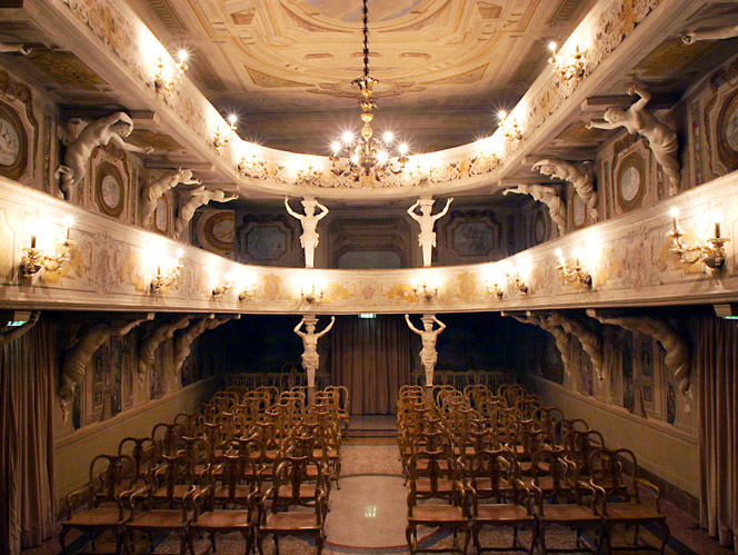 Teatro storico del Settecento nella Villa Aldrovandi-Mazzacorati di Bologna - 1700s’ Historical Theater