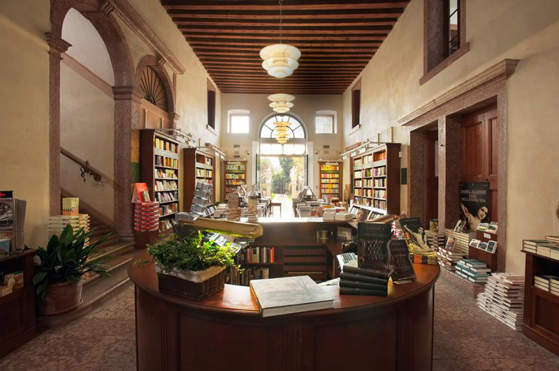 Libreria Palazzo Roberti, a Bassano del Grappa